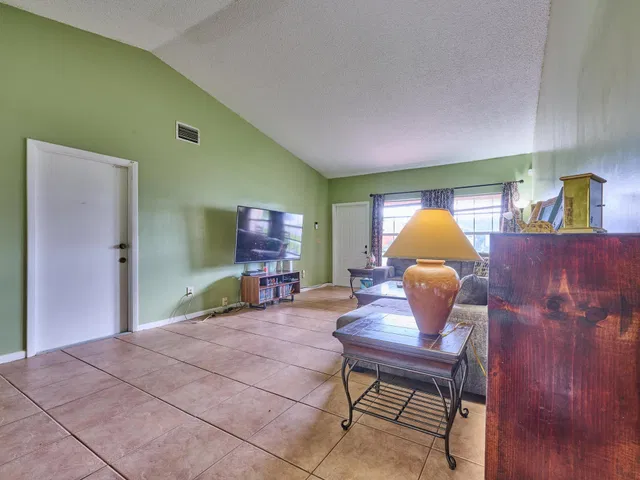  Residence photo 27