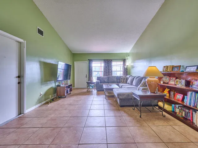  Residence photo 28