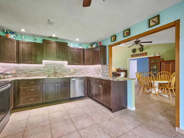  Residence photo 32
