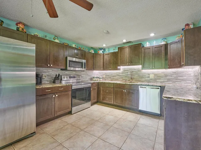  Residence photo 34