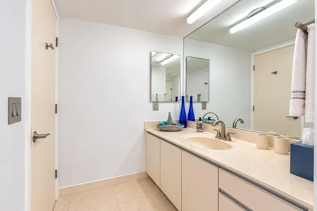 Unit 802 photo 31