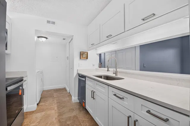  Unit E2 photo 7