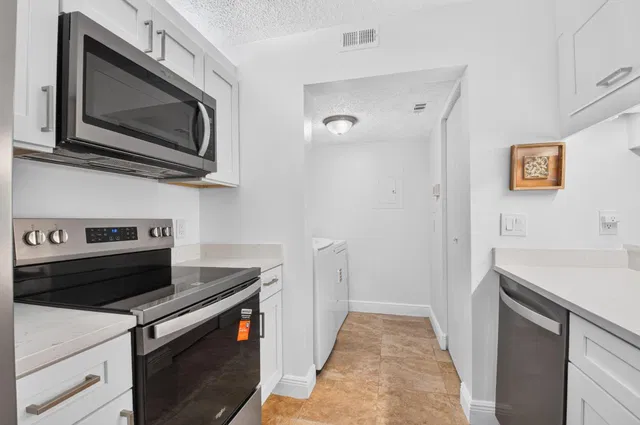  Unit E2 photo 8