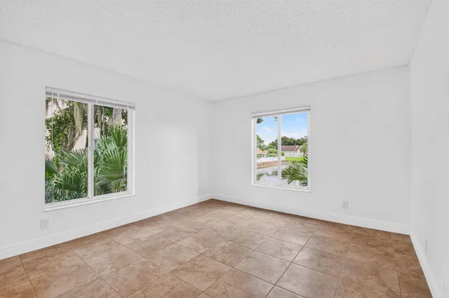  Unit E2 photo 15