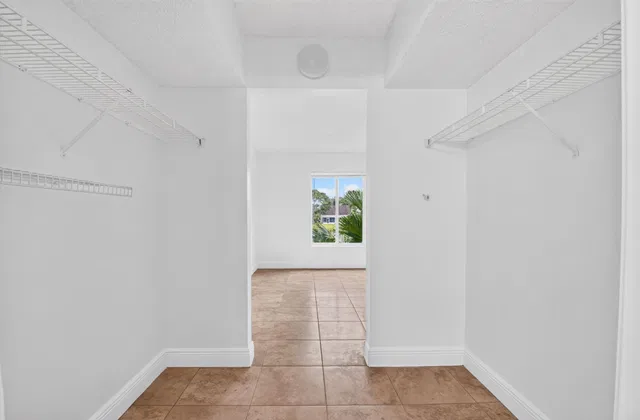  Unit E2 photo 18