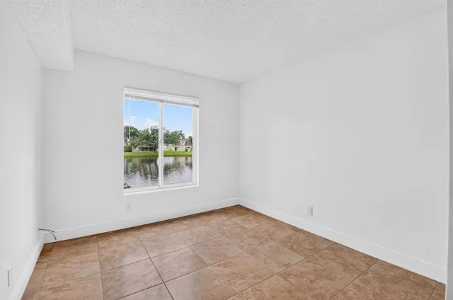  Unit E2 photo 24