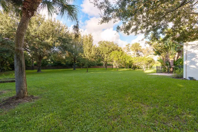 Paddock Park 2 Residence photo 18