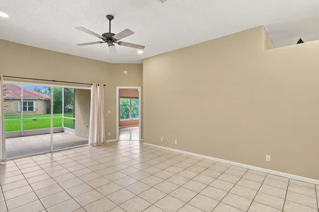 Residence photo 12