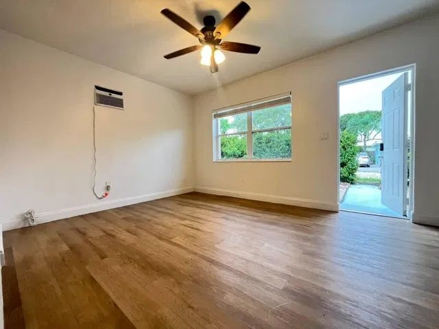  Unit 1 photo 20
