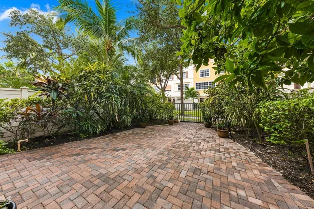 Residence photo 46