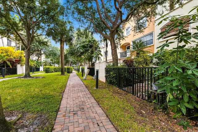  Residence photo 49