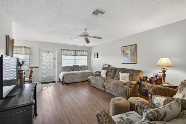 Residence photo 2