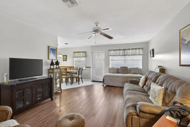 Residence photo 3
