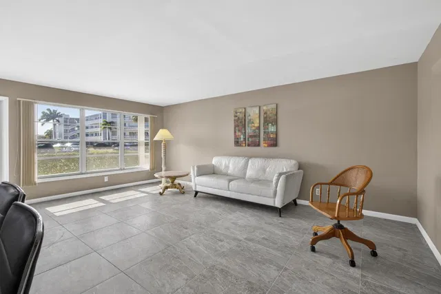  Residence photo 4