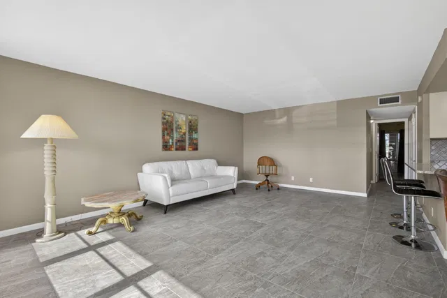  Residence photo 7