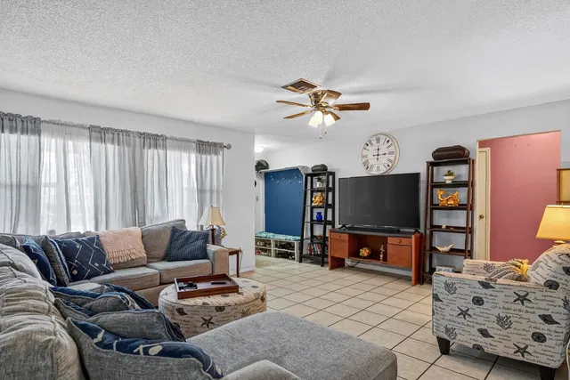 Residence photo 5