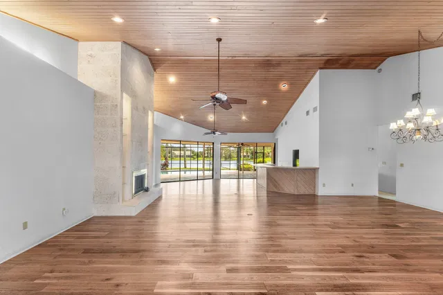 Heritage Oaks Residence photo 17