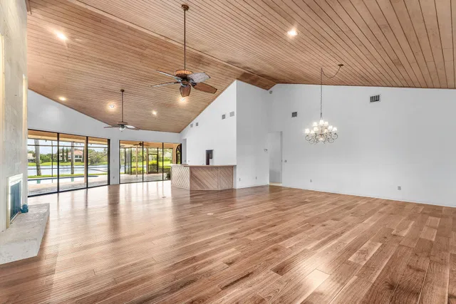 Heritage Oaks Residence photo 18