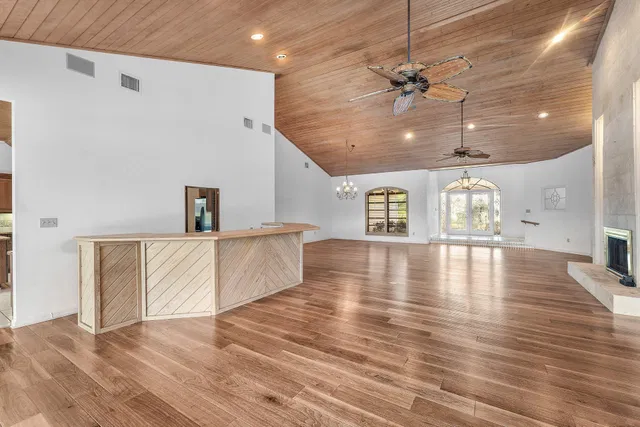 Heritage Oaks Residence photo 19