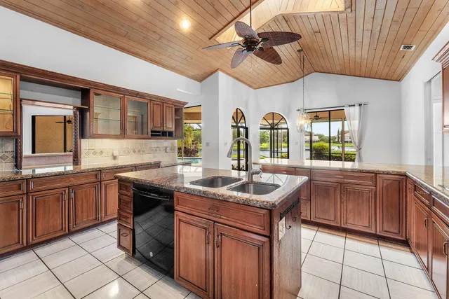 Heritage Oaks Residence photo 26