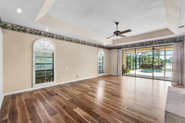 Heritage Oaks Residence photo 30