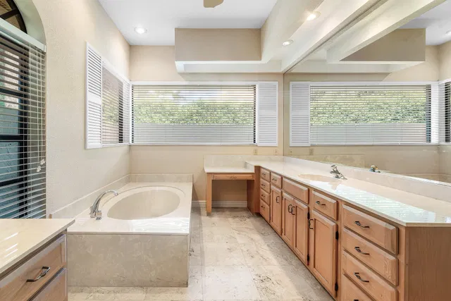 Heritage Oaks Residence photo 35