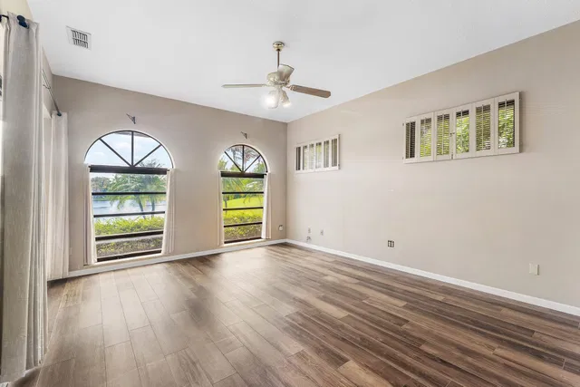 Heritage Oaks Residence photo 42
