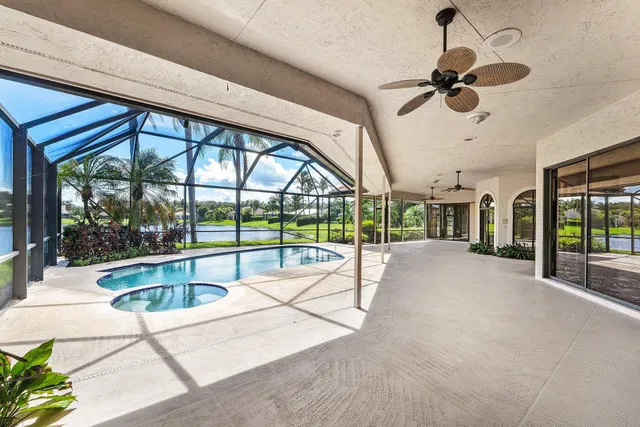 Heritage Oaks Residence photo 45