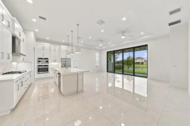  Residence photo 6
