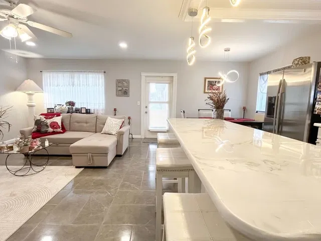Residence photo 3