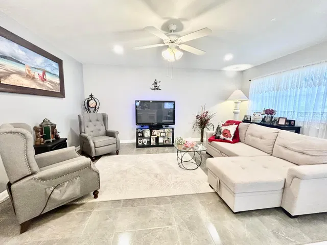 Residence photo 11