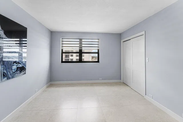  Unit 902 photo 15