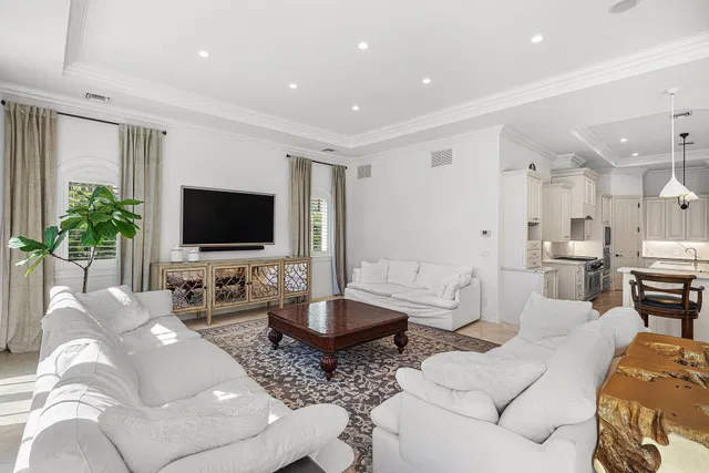 Golden Harbour Residence photo 24