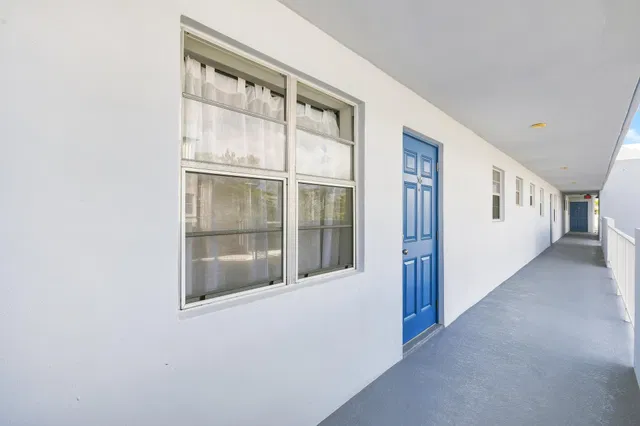 Unit 316 photo 3