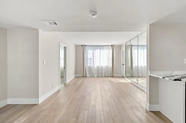 Unit 316 photo 4