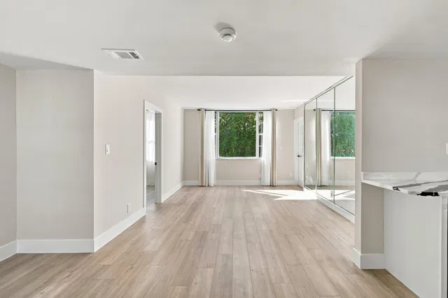 Unit 316 photo 5