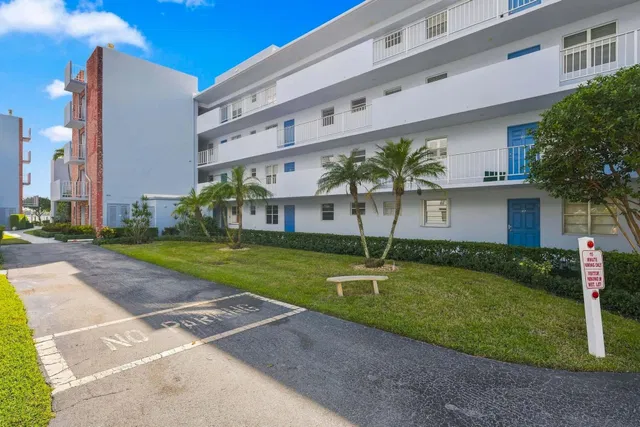 Unit 316 photo 32