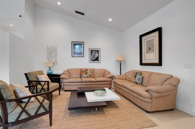  Residence photo 6
