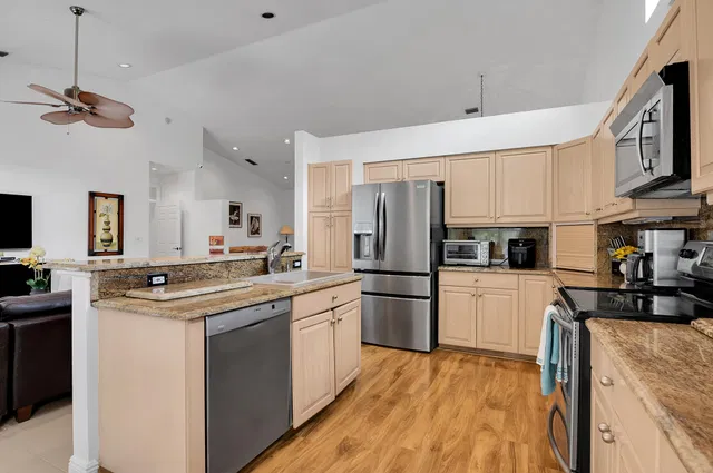  Residence photo 16