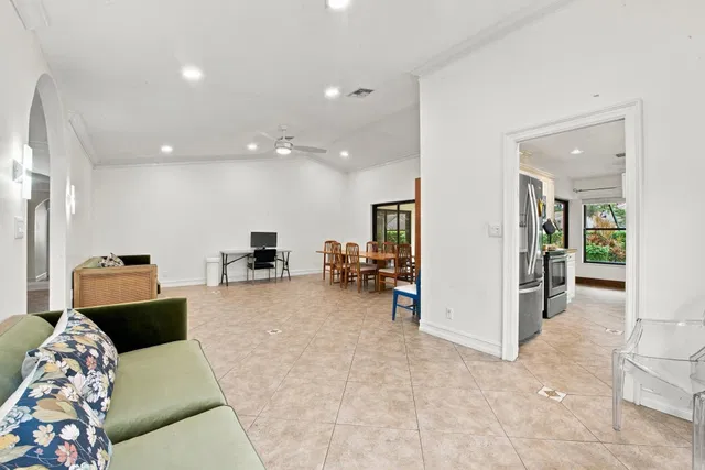  Residence photo 4