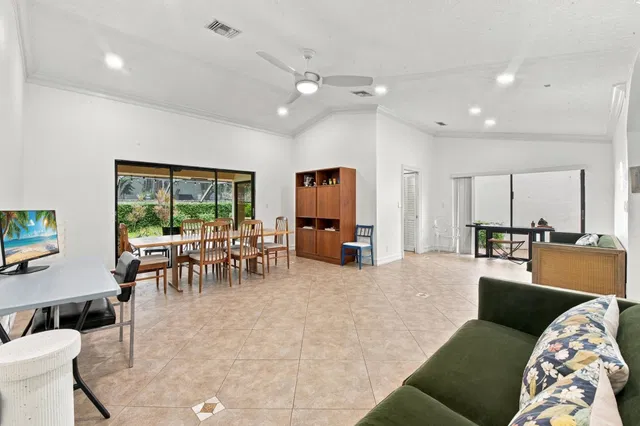  Residence photo 8