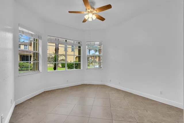 Residence photo 8