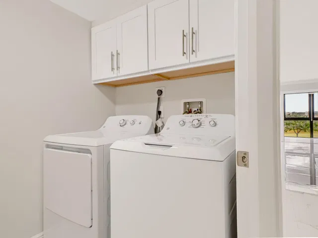 Unit 301 photo 19