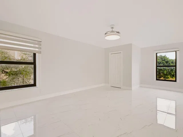Unit 301 photo 21