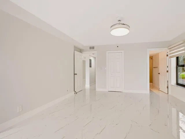 Unit 301 photo 24