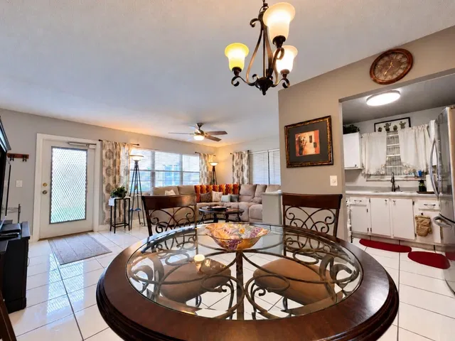 Residence photo 2