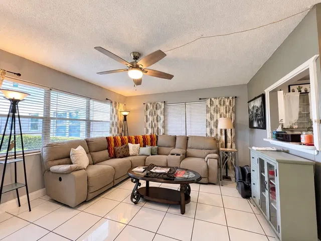 Residence photo 5