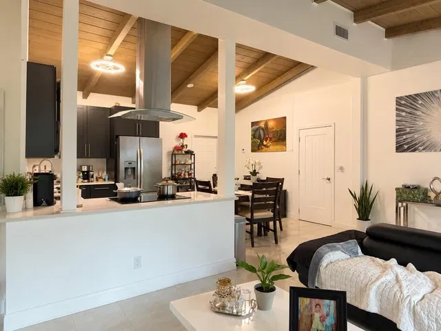 Residence photo 4