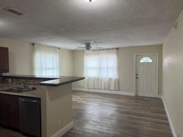 Residence photo 12