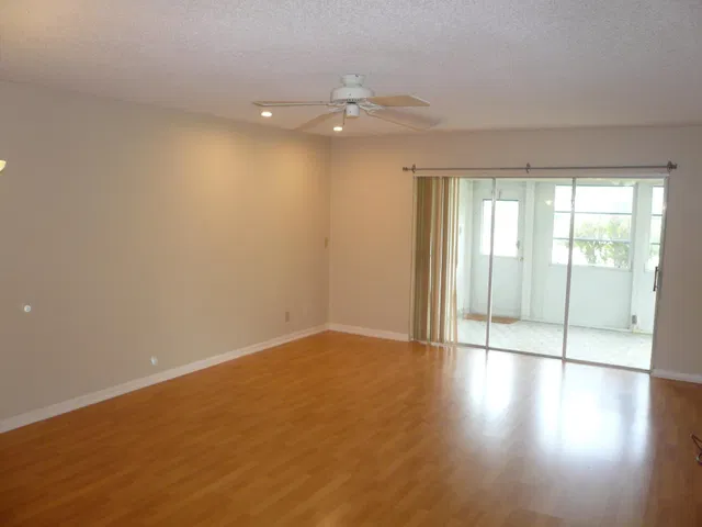 Residence photo 12